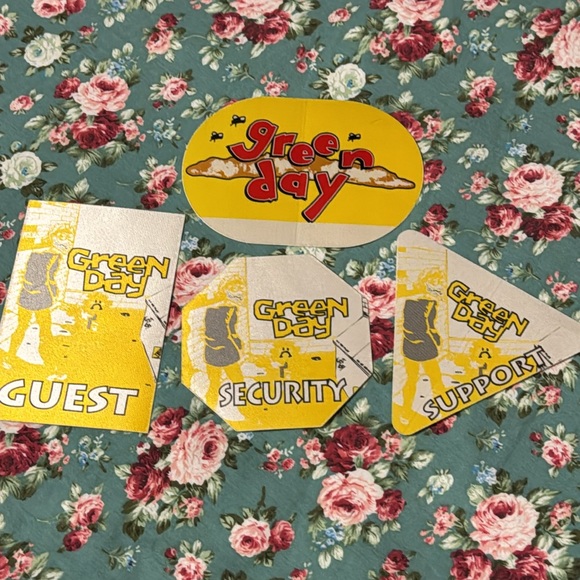 GREEN DAY! Concert patches/passes/stickers. The yellow lot of 4. Dookie 💩 guest - Picture 8 of 9